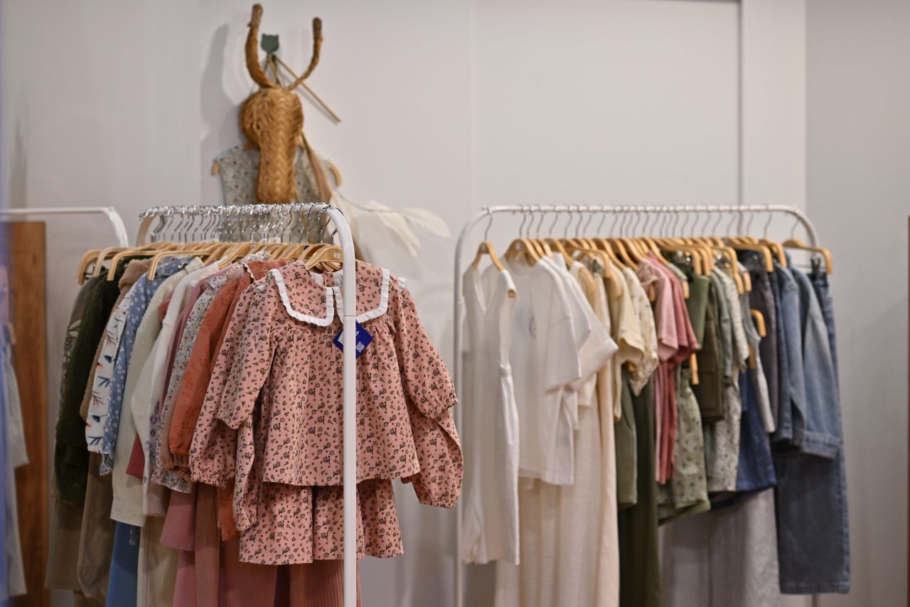 Colorful dresses displayed on hangers at the CBME Türkiye exhibition